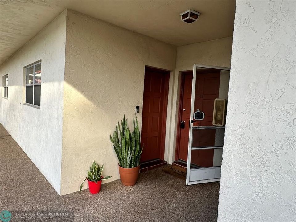 For Sale: $219,900 (2 beds, 2 baths, 1173 Square Feet)