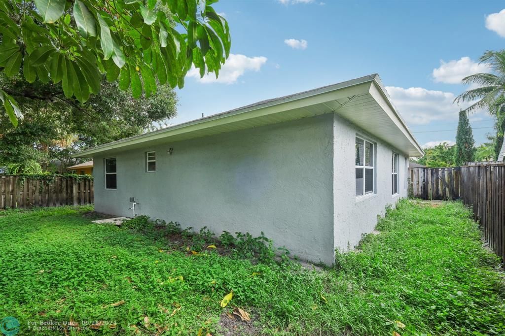 For Sale: $455,000 (3 beds, 2 baths, 1175 Square Feet)