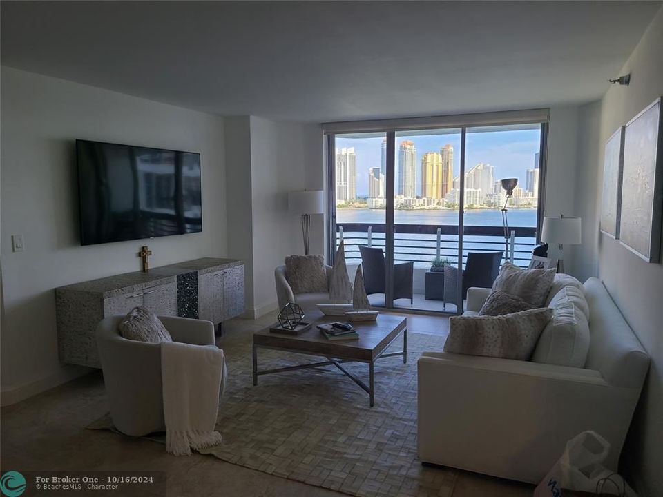 For Sale: $535,000 (2 beds, 2 baths, 1181 Square Feet)