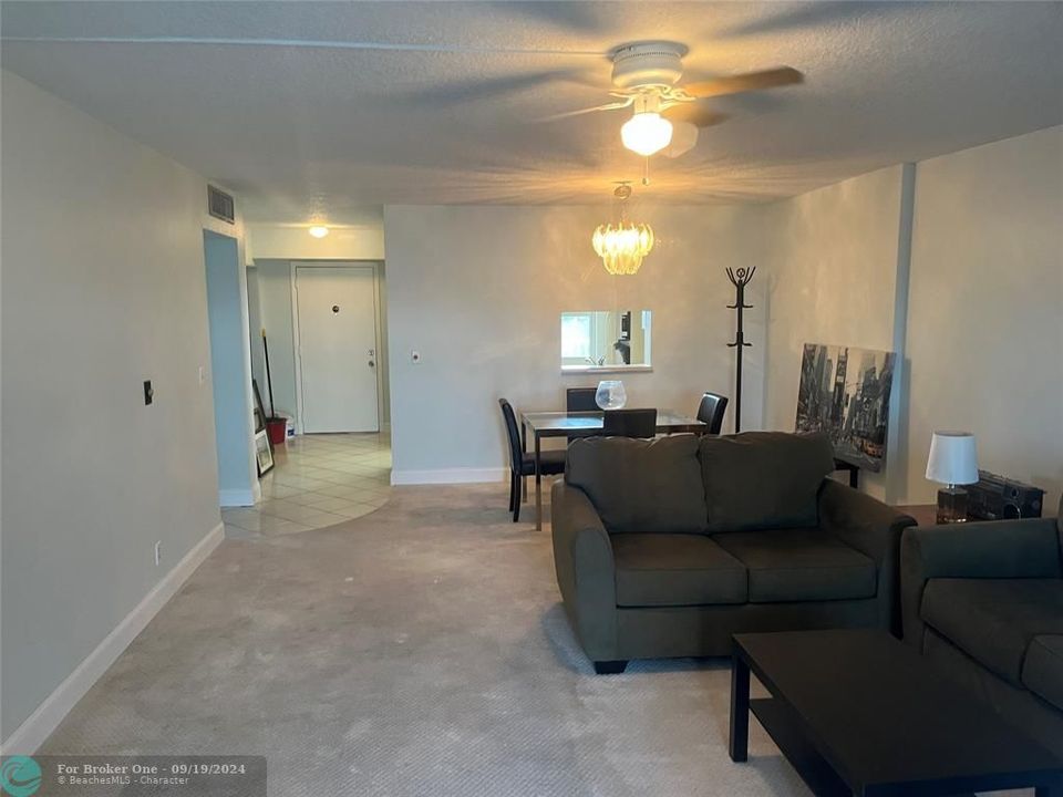 For Sale: $269,000 (2 beds, 2 baths, 1144 Square Feet)