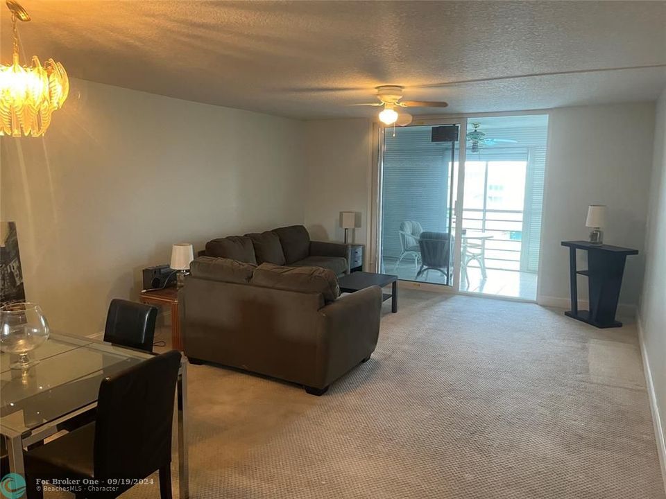 For Sale: $269,000 (2 beds, 2 baths, 1144 Square Feet)