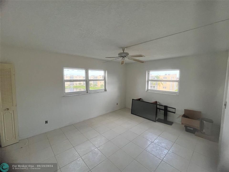 For Sale: $269,000 (2 beds, 2 baths, 1144 Square Feet)