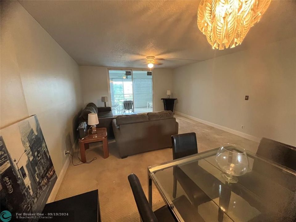 For Sale: $269,000 (2 beds, 2 baths, 1144 Square Feet)