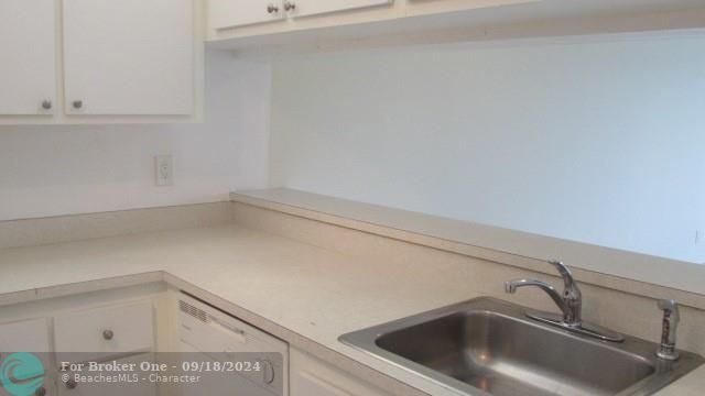 For Sale: $174,000 (2 beds, 2 baths, 1350 Square Feet)