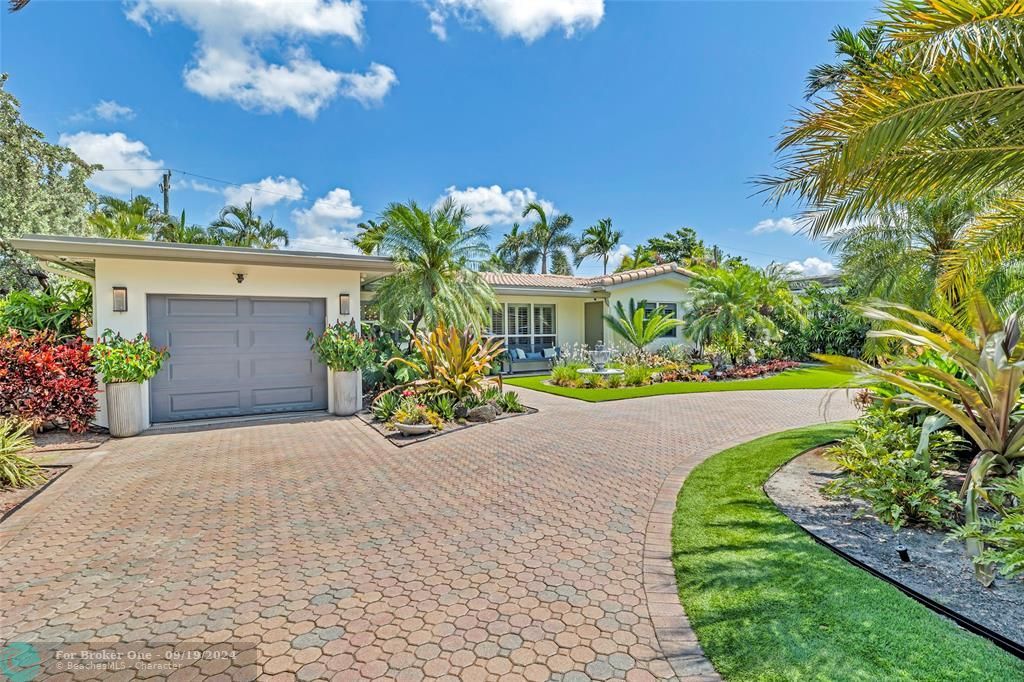 For Sale: $1,075,000 (3 beds, 2 baths, 1338 Square Feet)