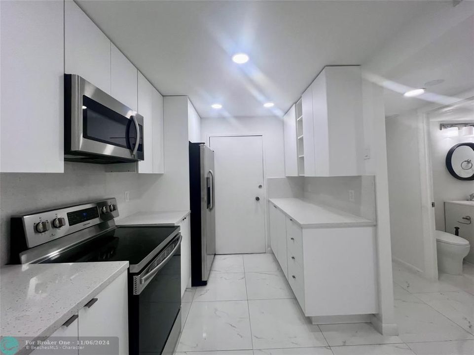 For Rent: $3,200 (1 beds, 1 baths, 844 Square Feet)