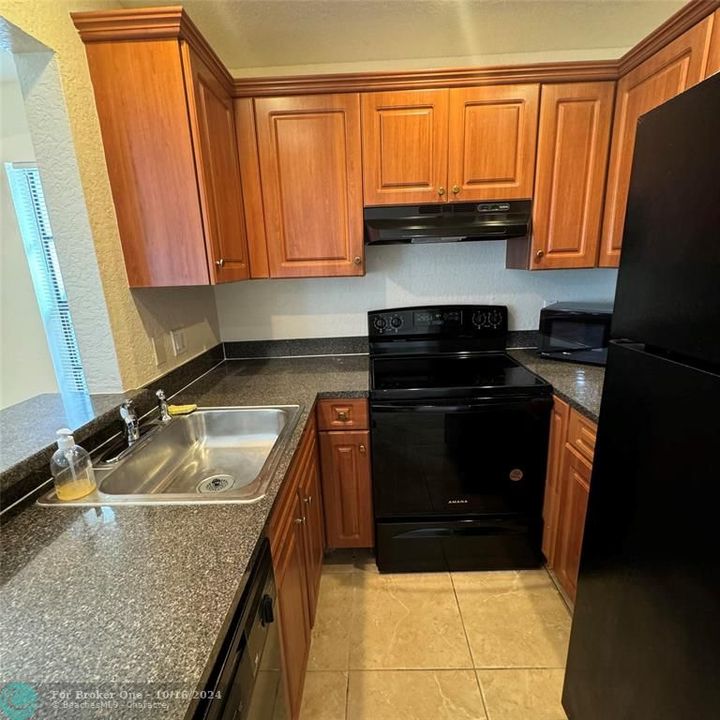 For Rent: $1,850 (2 beds, 2 baths, 800 Square Feet)