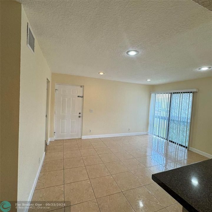 For Rent: $1,850 (2 beds, 2 baths, 800 Square Feet)