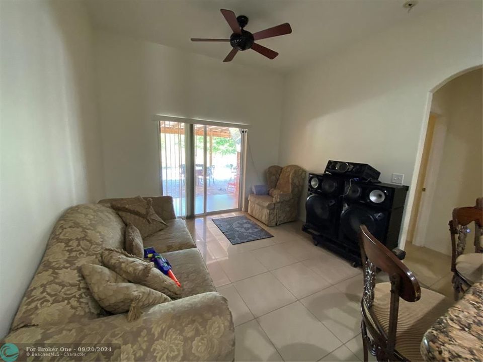 For Sale: $549,900 (3 beds, 2 baths, 1746 Square Feet)