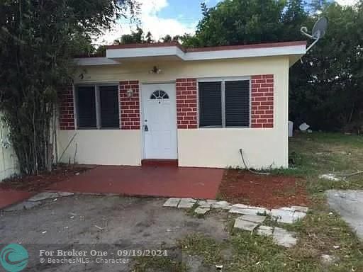 For Rent: $2,500 (2 beds, 1 baths, 900 Square Feet)