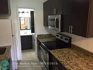 For Rent: $2,500 (2 beds, 1 baths, 900 Square Feet)