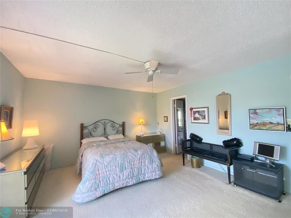 For Sale: $99,000 (1 beds, 1 baths, 753 Square Feet)