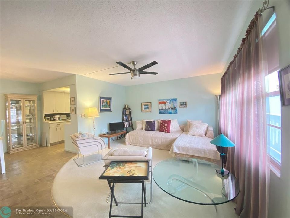 Active With Contract: $99,000 (1 beds, 1 baths, 753 Square Feet)