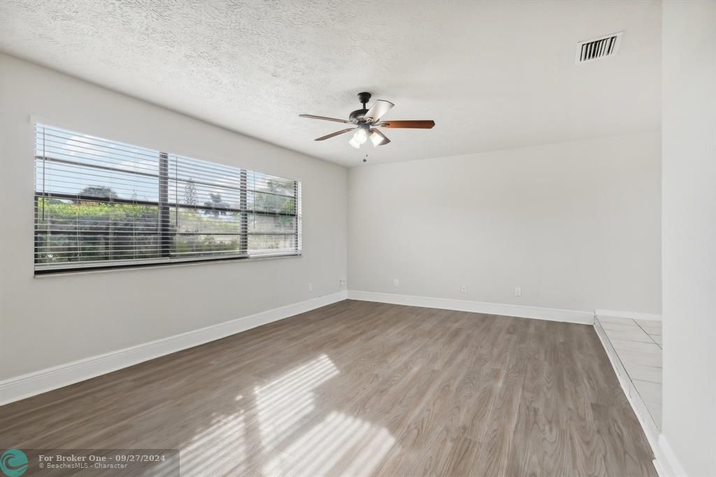 For Sale: $379,900 (3 beds, 2 baths, 1869 Square Feet)