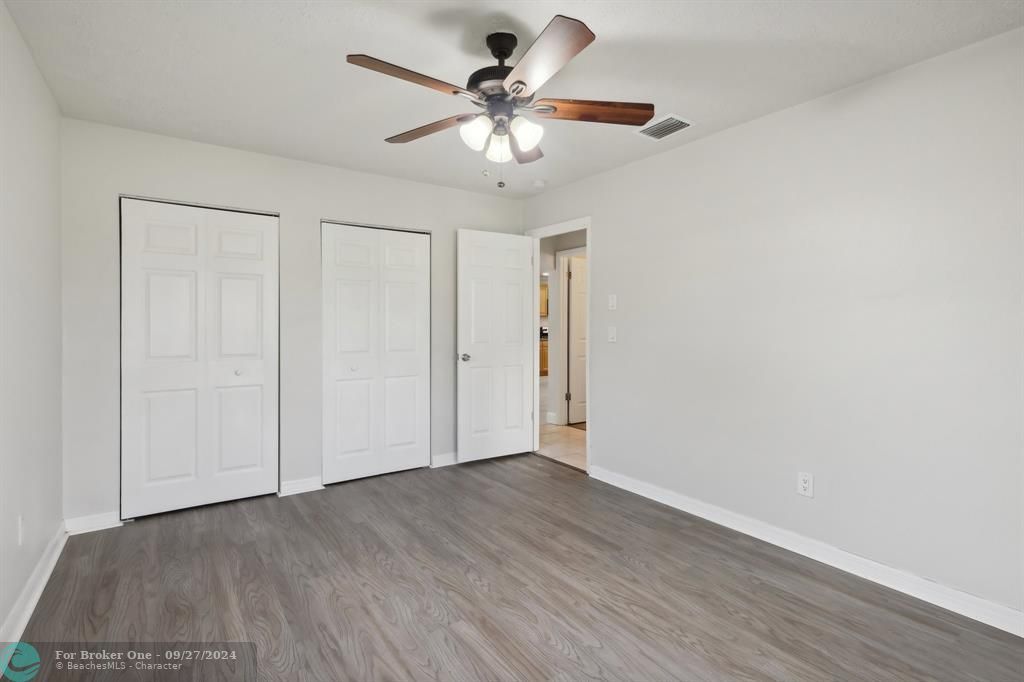 For Sale: $379,900 (3 beds, 2 baths, 1869 Square Feet)