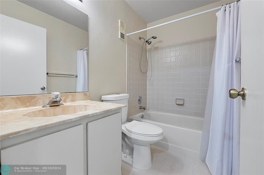 For Sale: $385,000 (2 beds, 2 baths, 1148 Square Feet)