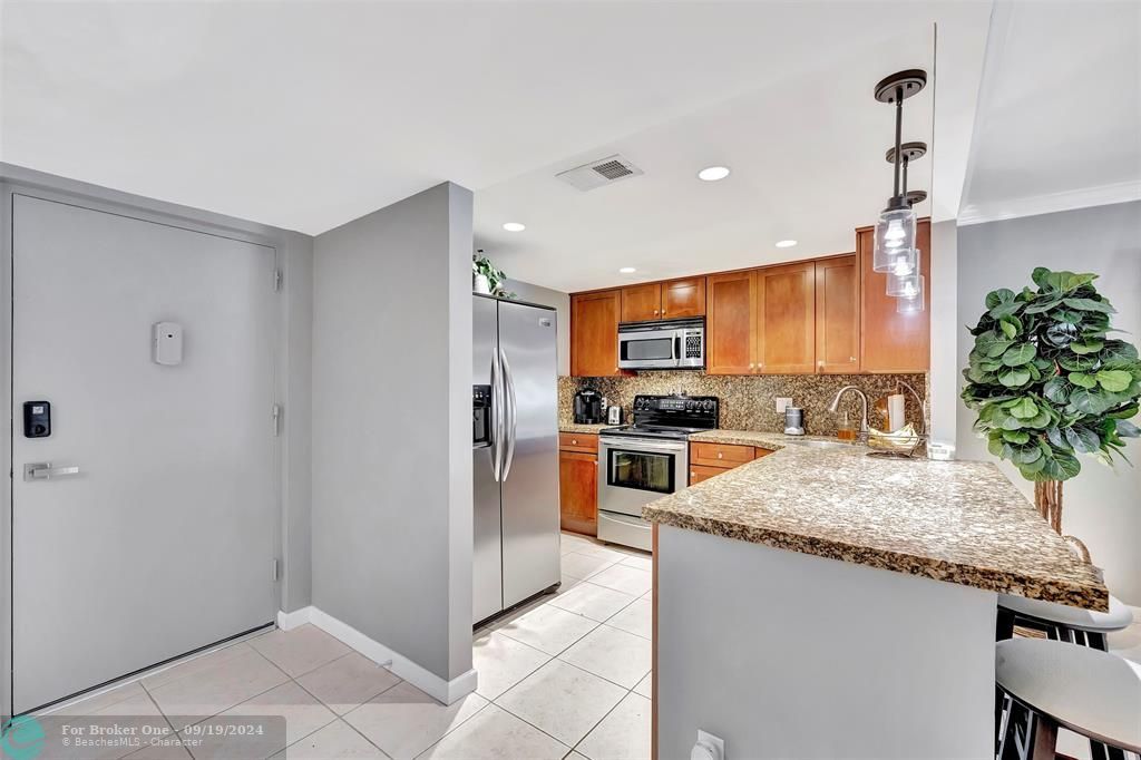 For Sale: $309,000 (2 beds, 2 baths, 1000 Square Feet)