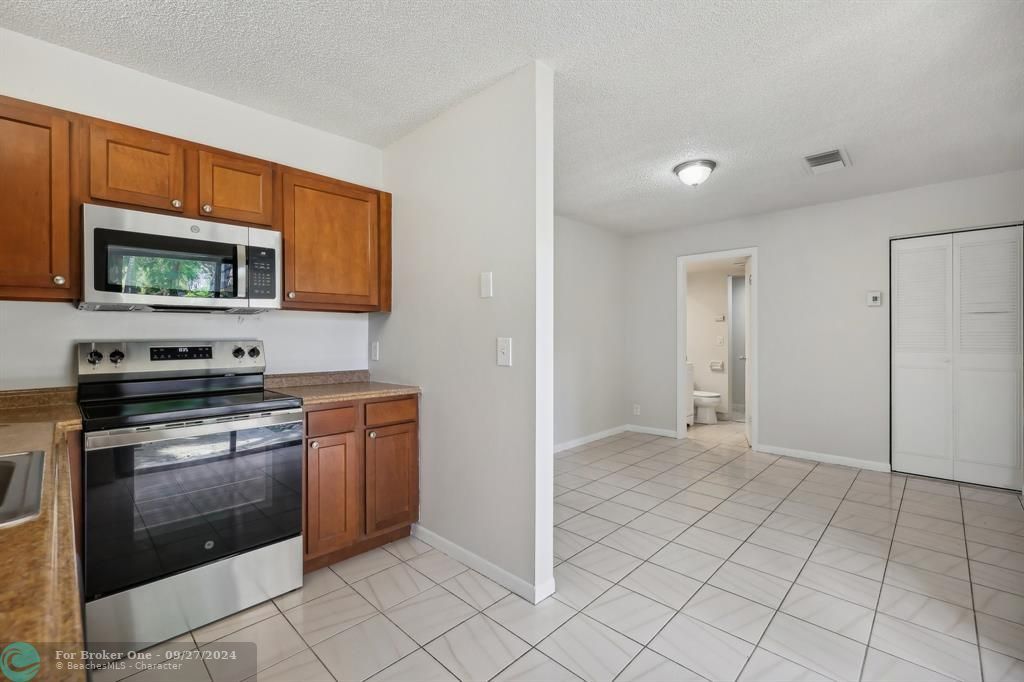 For Sale: $319,900 (2 beds, 2 baths, 1232 Square Feet)