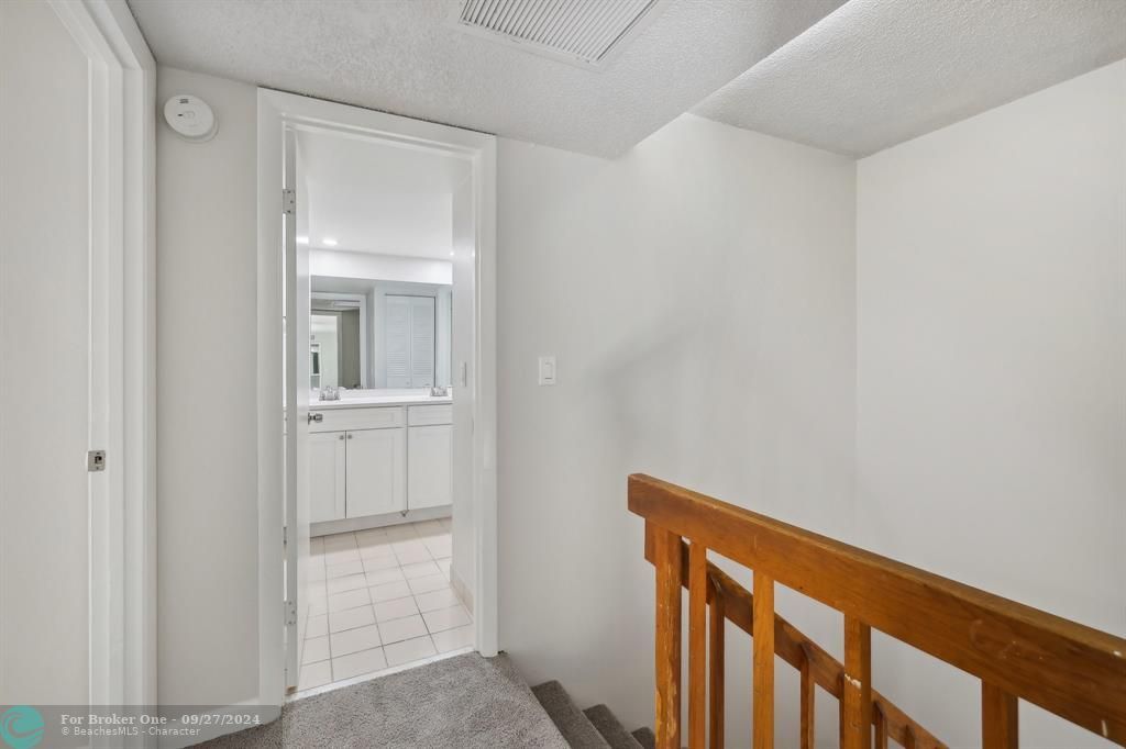 For Sale: $319,900 (2 beds, 2 baths, 1232 Square Feet)