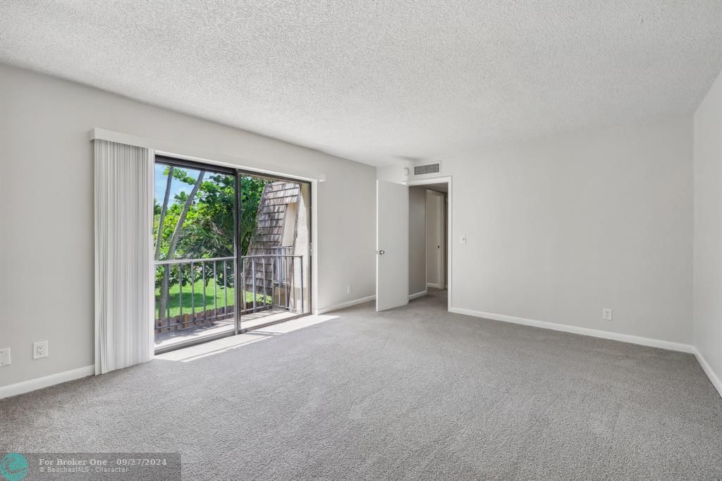 For Sale: $319,900 (2 beds, 2 baths, 1232 Square Feet)