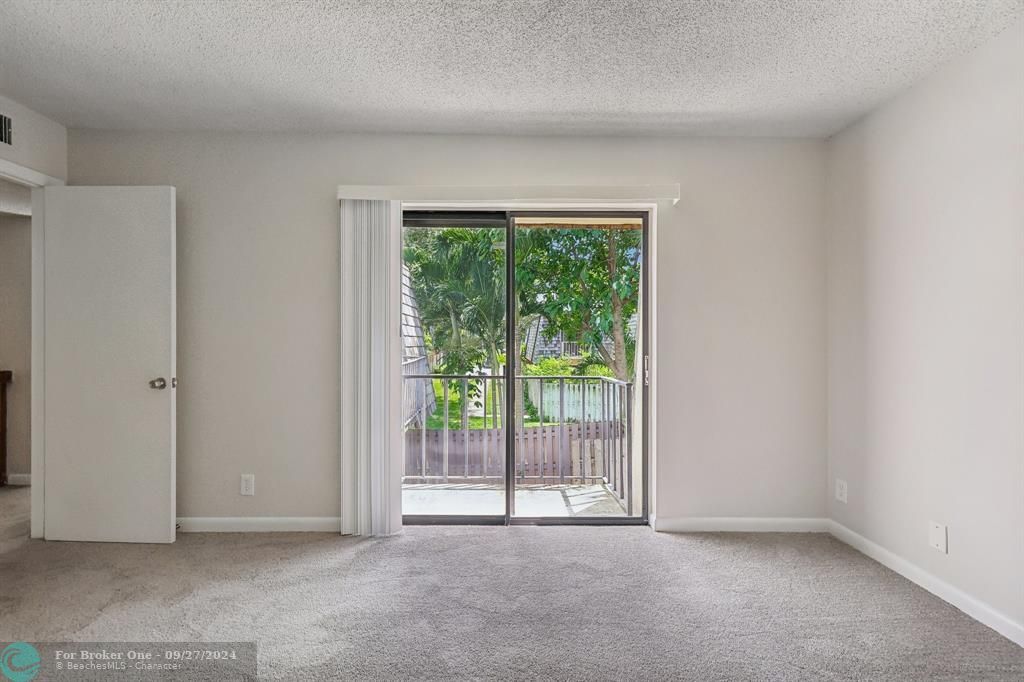 For Sale: $319,900 (2 beds, 2 baths, 1232 Square Feet)