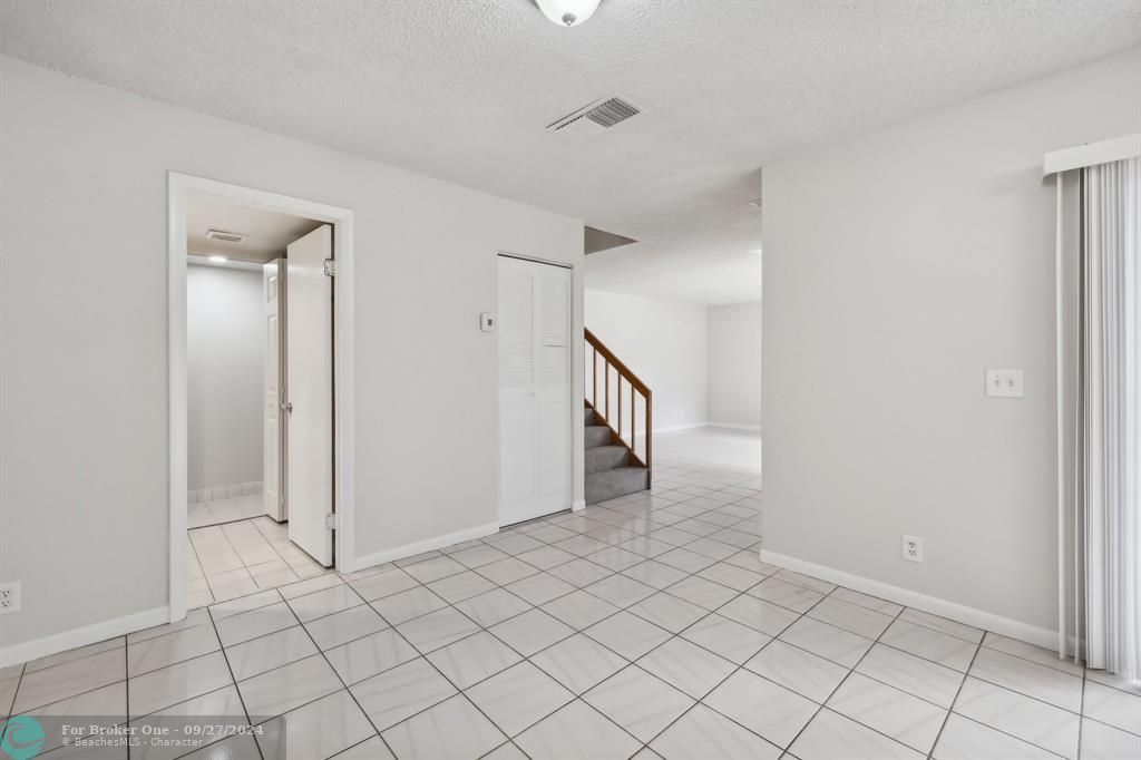 For Sale: $319,900 (2 beds, 2 baths, 1232 Square Feet)