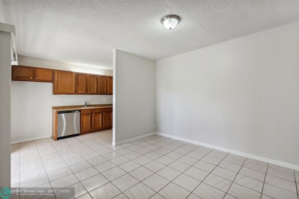 For Sale: $319,900 (2 beds, 2 baths, 1232 Square Feet)