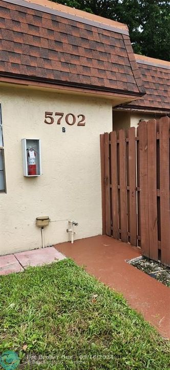 For Sale: $278,000 (2 beds, 2 baths, 1136 Square Feet)