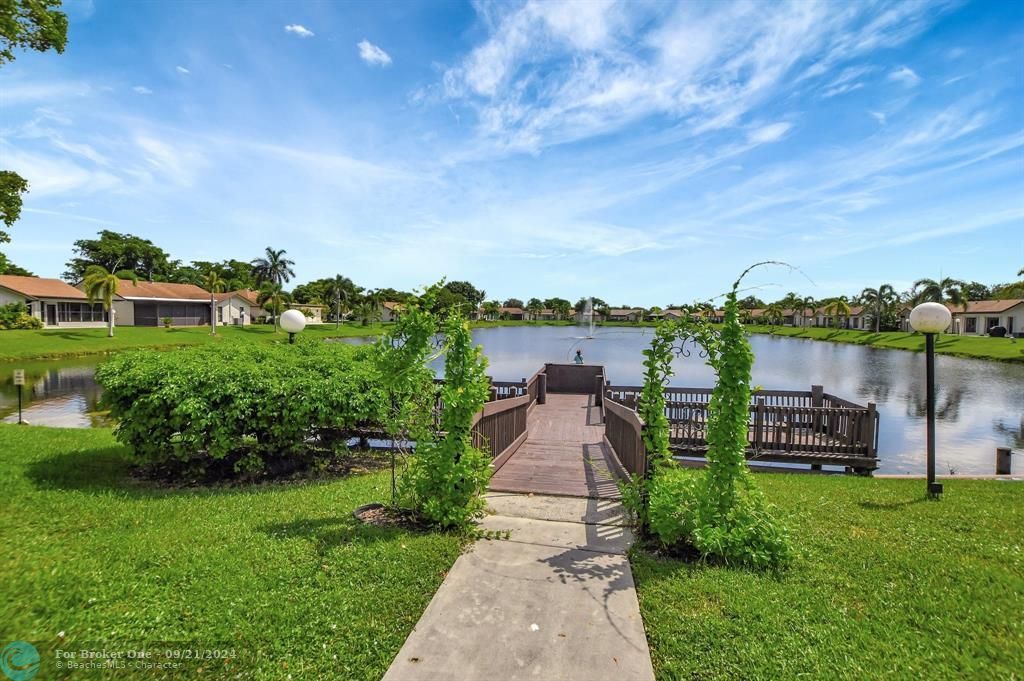 For Sale: $420,000 (2 beds, 2 baths, 1401 Square Feet)