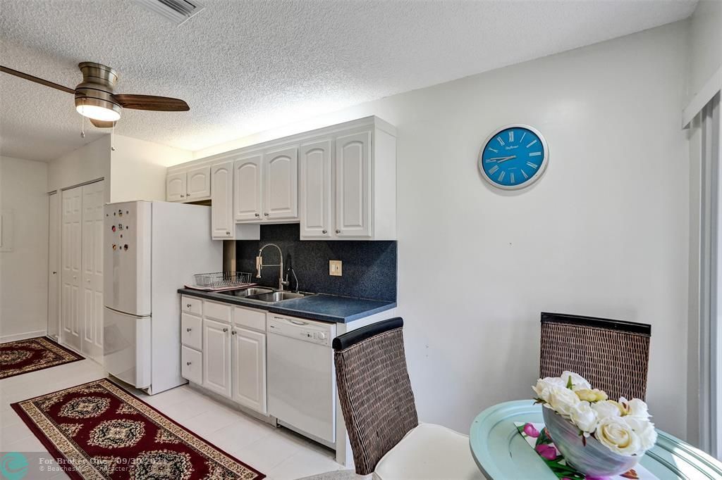 For Sale: $399,000 (2 beds, 2 baths, 1106 Square Feet)