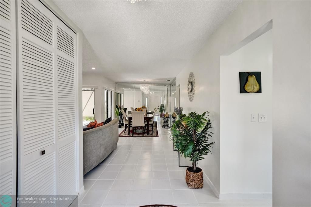 For Sale: $399,000 (2 beds, 2 baths, 1106 Square Feet)