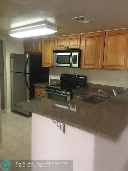 For Sale: $265,000 (2 beds, 2 baths, 965 Square Feet)