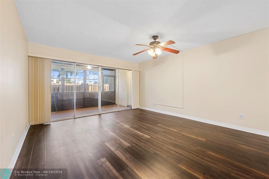 For Sale: $149,000 (2 beds, 2 baths, 1272 Square Feet)