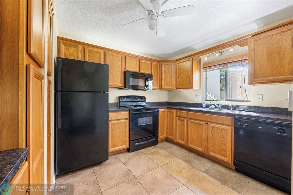 For Sale: $149,000 (2 beds, 2 baths, 1272 Square Feet)