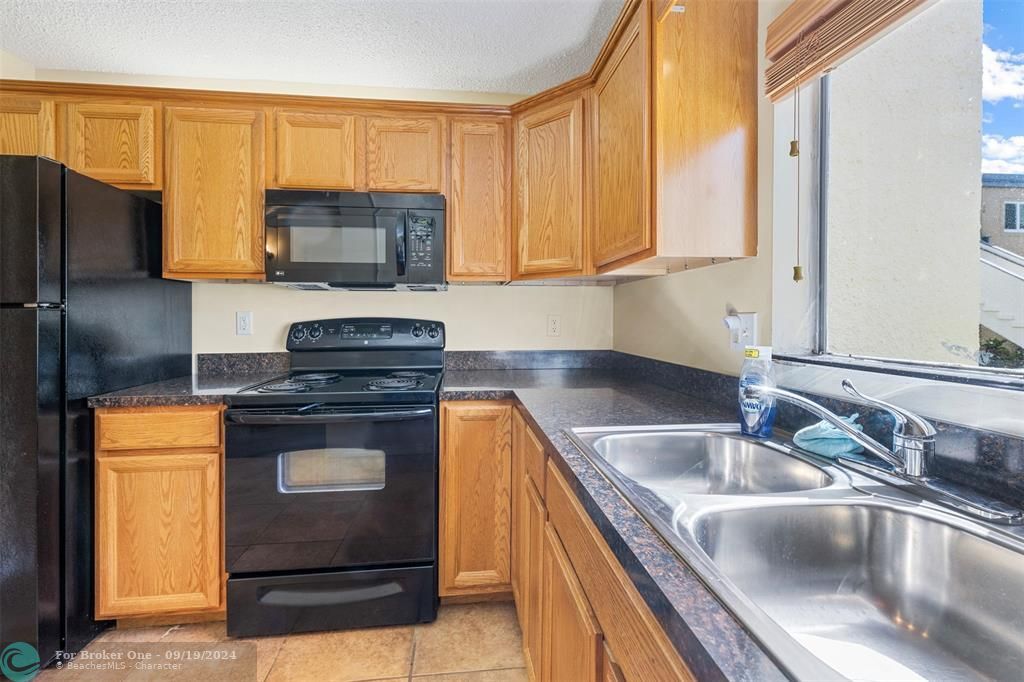 For Sale: $149,000 (2 beds, 2 baths, 1272 Square Feet)