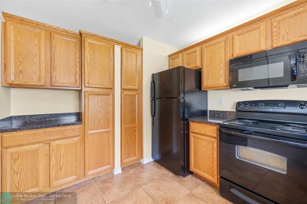 For Sale: $149,000 (2 beds, 2 baths, 1272 Square Feet)