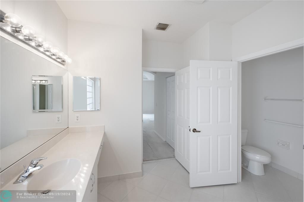 For Sale: $549,000 (2 beds, 2 baths, 2021 Square Feet)