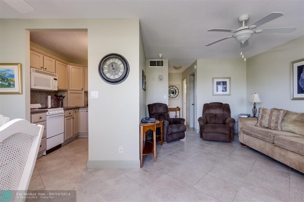 For Sale: $155,000 (1 beds, 1 baths, 564 Square Feet)