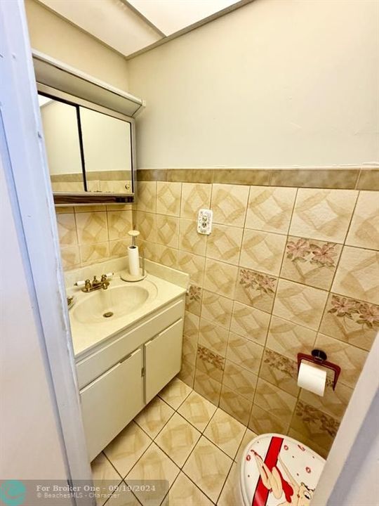 For Sale: $299,900 (2 beds, 1 baths, 980 Square Feet)