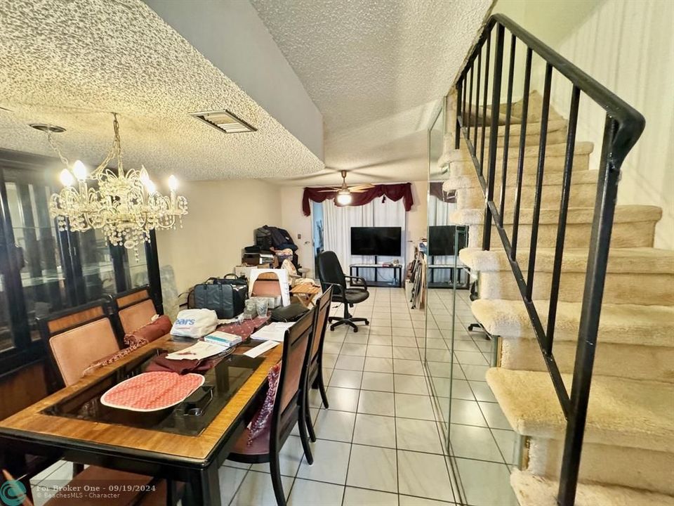 For Sale: $299,900 (2 beds, 1 baths, 980 Square Feet)