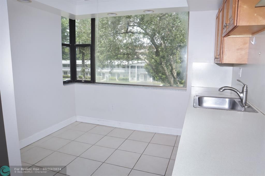 For Rent: $2,200 (2 beds, 2 baths, 1370 Square Feet)