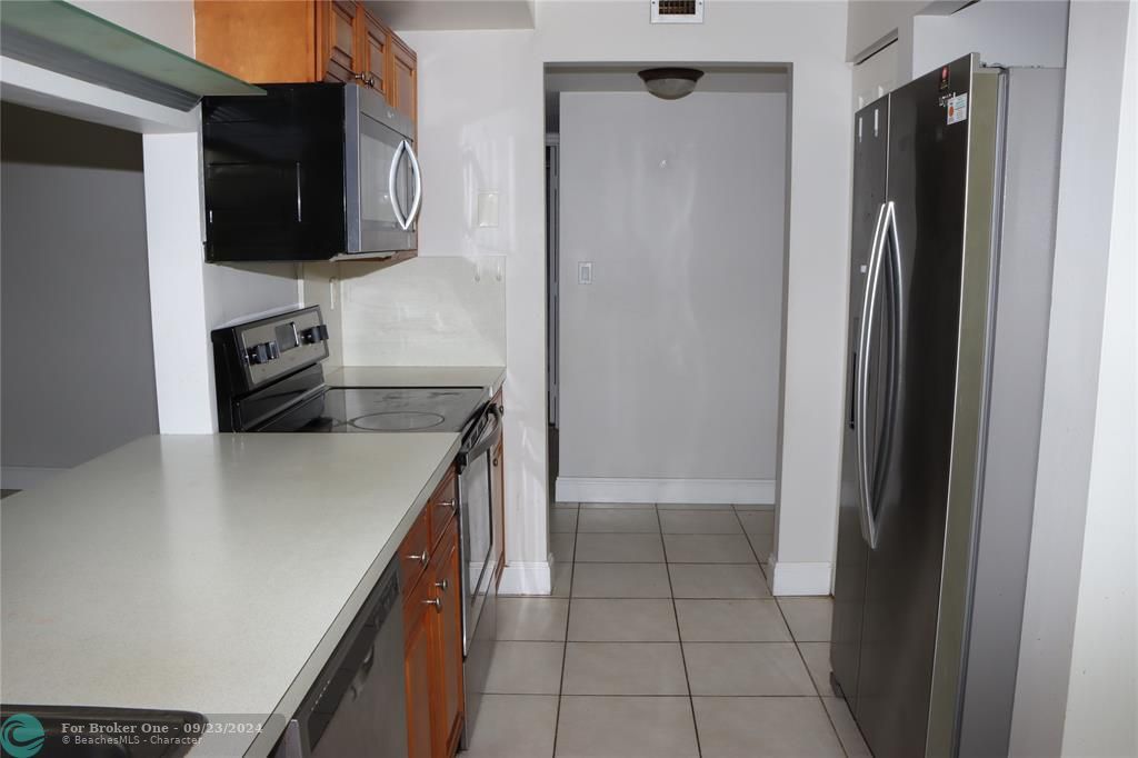 For Rent: $2,200 (2 beds, 2 baths, 1370 Square Feet)