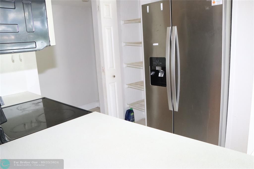 For Rent: $2,200 (2 beds, 2 baths, 1370 Square Feet)