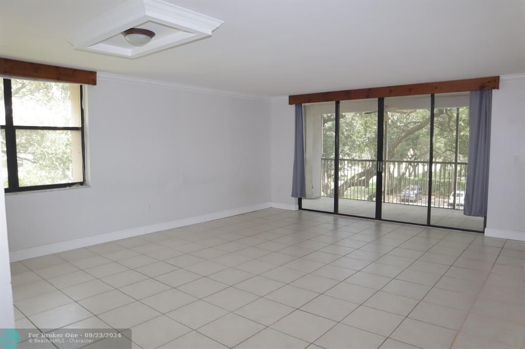 For Rent: $2,200 (2 beds, 2 baths, 1370 Square Feet)