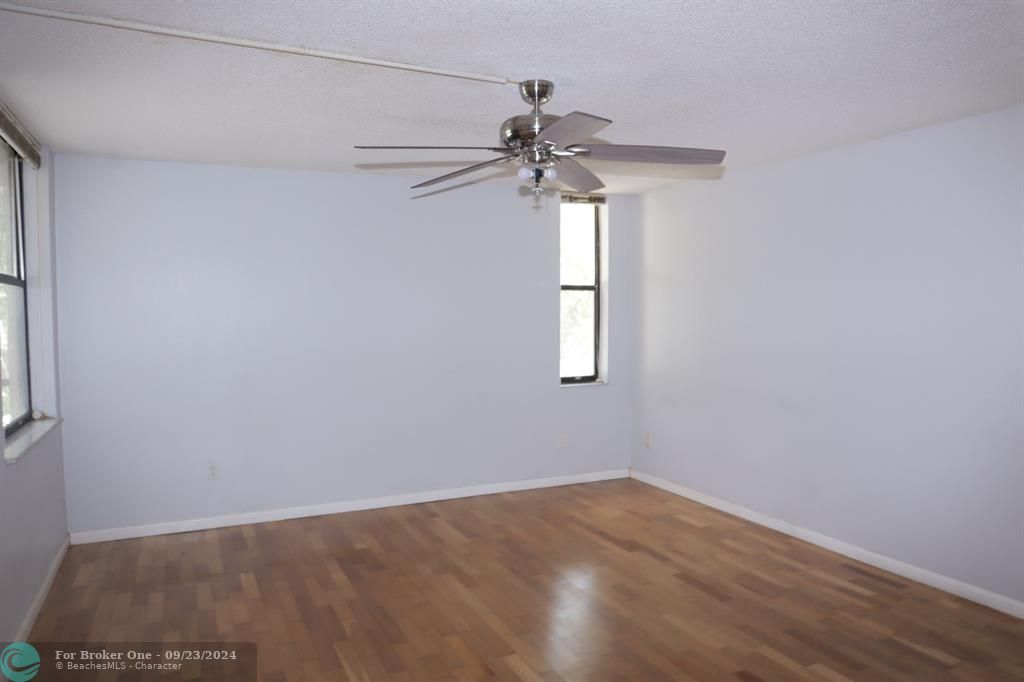 For Rent: $2,200 (2 beds, 2 baths, 1370 Square Feet)