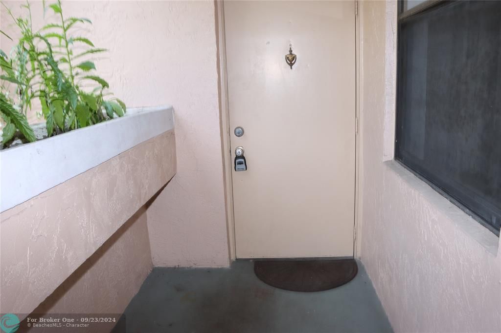 For Rent: $2,200 (2 beds, 2 baths, 1370 Square Feet)