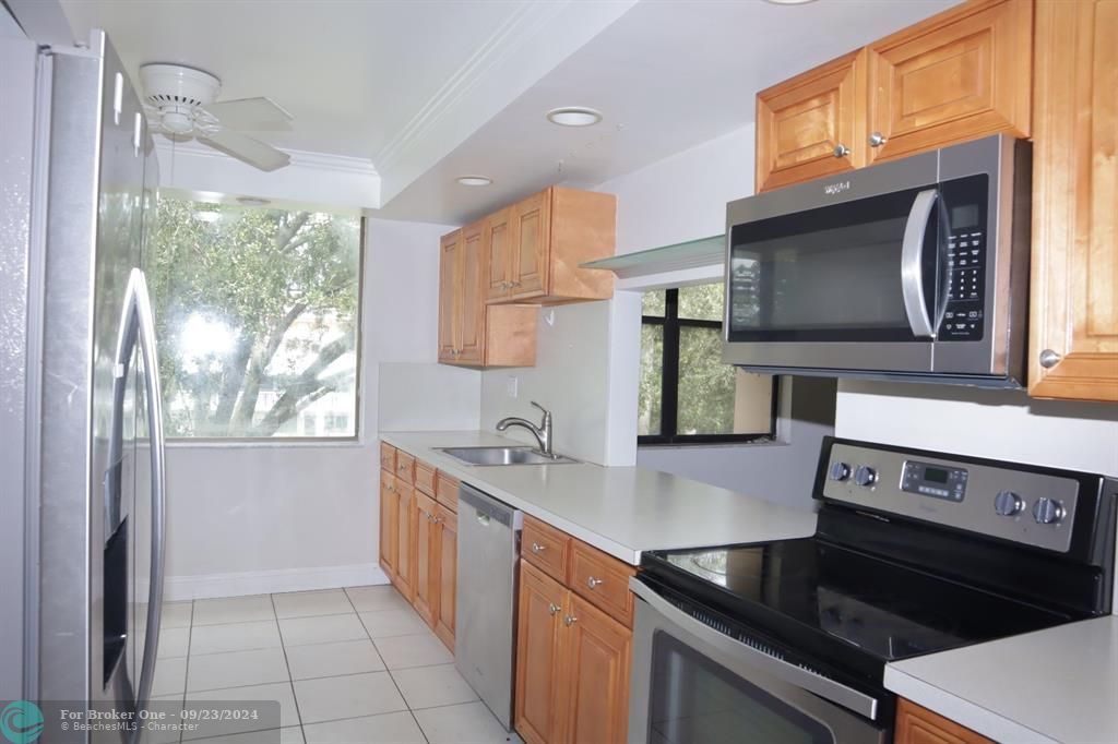 For Rent: $2,200 (2 beds, 2 baths, 1370 Square Feet)