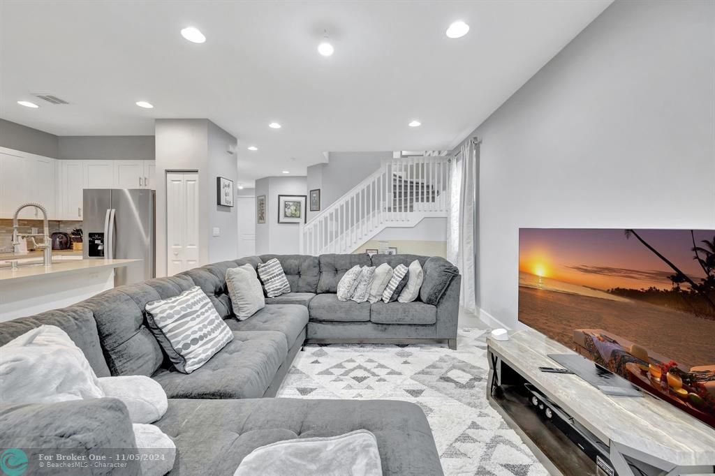 Active With Contract: $545,000 (3 beds, 2 baths, 1852 Square Feet)