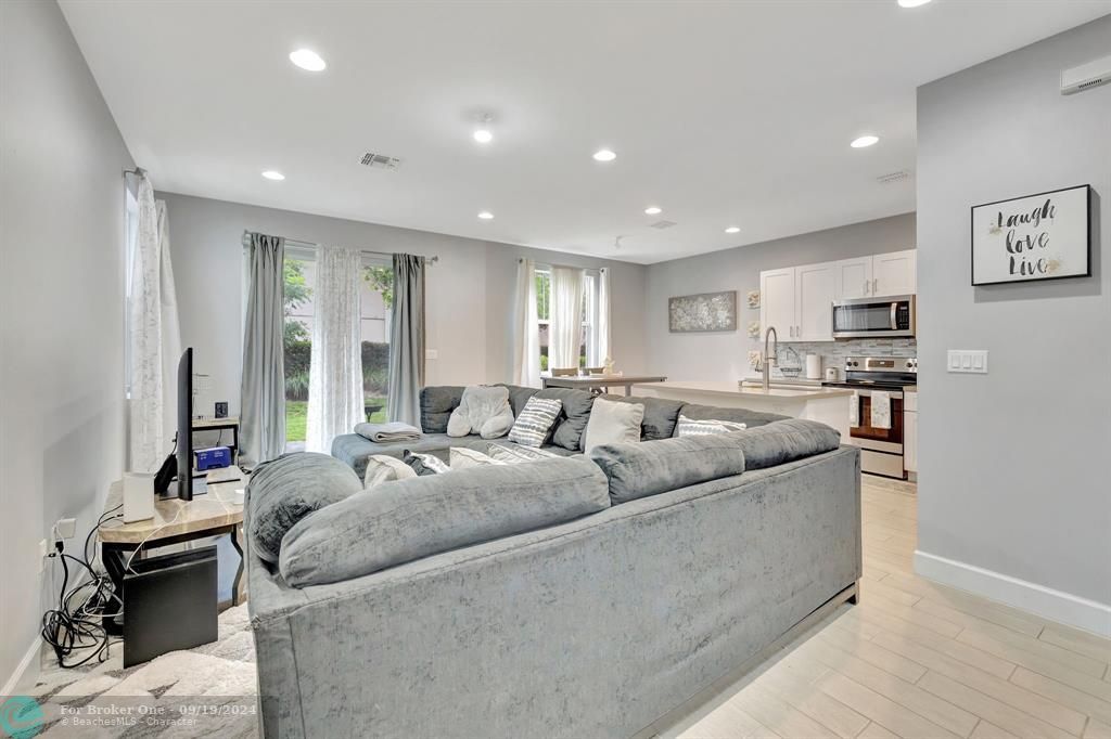 Active With Contract: $545,000 (3 beds, 2 baths, 1852 Square Feet)