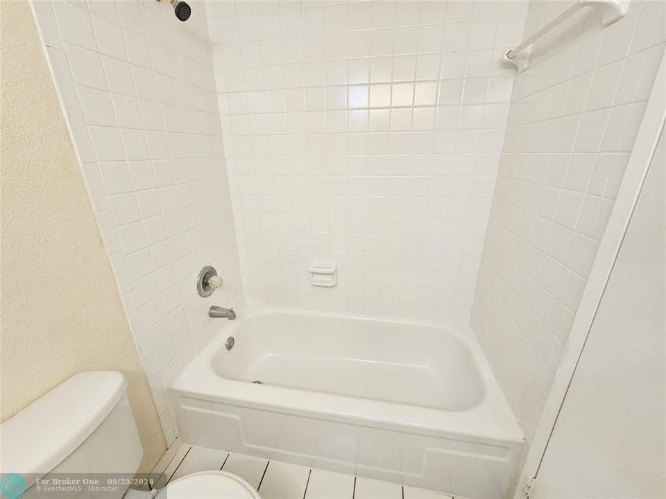 For Rent: $1,900 (2 beds, 2 baths, 1040 Square Feet)